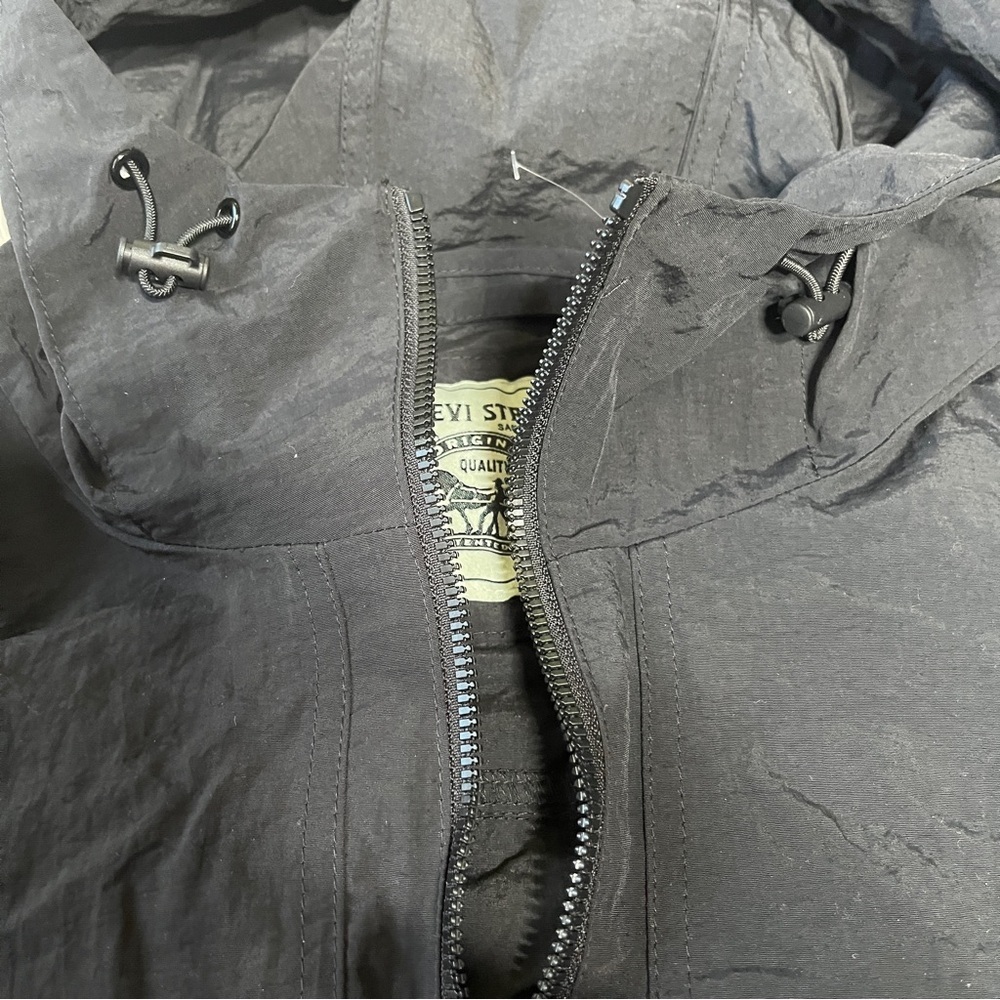 Levi’s Hooded Windbreaker XL NWOT | Lightweight Taslan Nylon - Picture 3 of 16